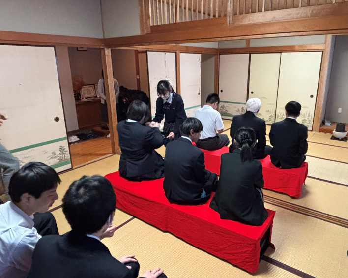 学校間交流　茶道　②.PNG
